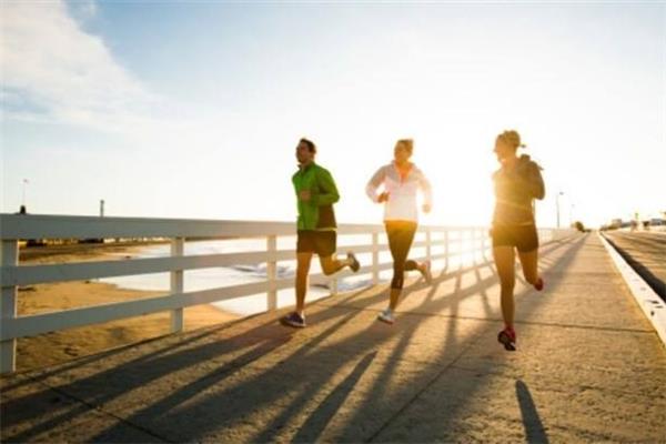 晨跑多长之间为宜 晨跑前要不要吃早餐