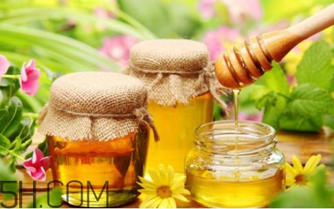 喝蜂蜜水能解酒吗？蜂蜜吃多了会怎样？