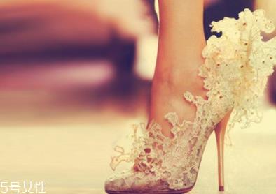 新鞋子挤脚怎么办 鞋子小了挤脚怎么办