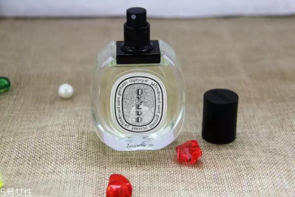 迪奥香水和diptyque香水哪个更持久 迪奥留香较短