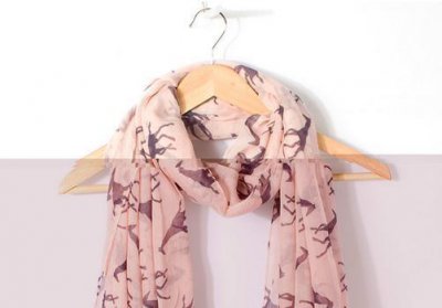 ​十种围巾系法助你变身时尚小达人