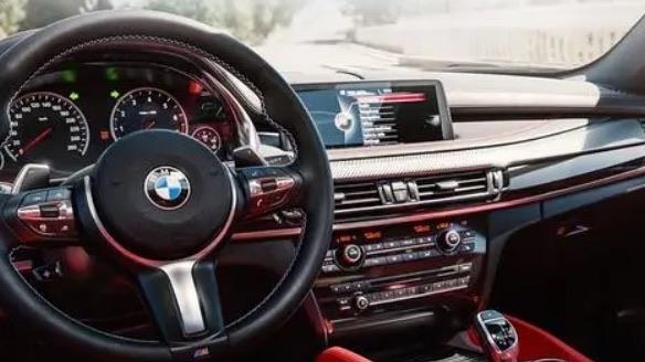 生活十大车载音乐排名（《平凡之路》也在名单里）  2