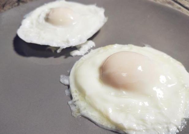 生活3种方法水煮荷包蛋 水煮荷包蛋的技巧  2