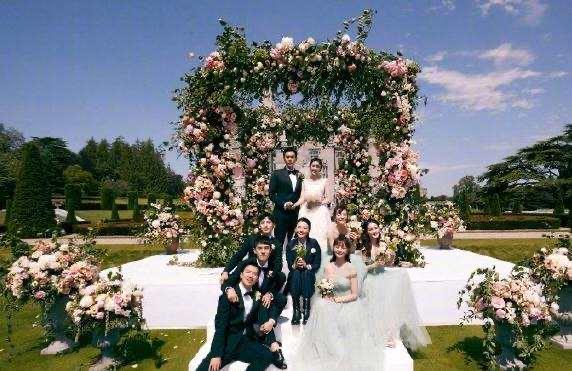 娱乐唐艺昕裙子上的英文甜翻网友：love you as love life是什么意思  3