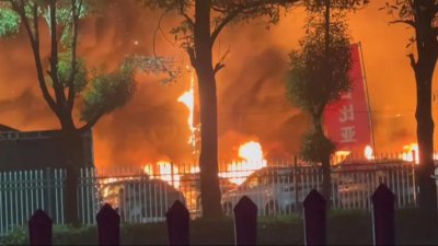 ​5月16日凌晨，比亚迪一4S店突发火灾