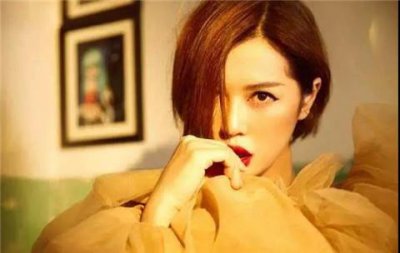 ​聊天怎样试探女生喜欢你，如何试探出女生是否喜欢你