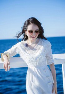 ​章子怡只因为剪了个刘海，气质气场大变样，美出了新高度