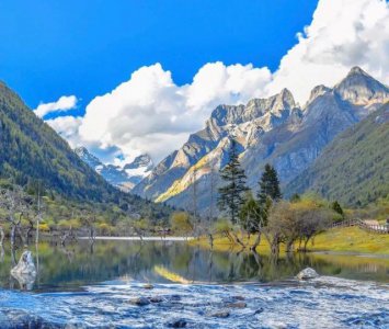 ​四姑娘山简介（四姑娘山的海拔高度及所处地方）