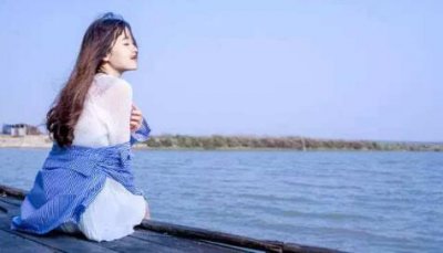 ​喜欢的女生太优秀感觉配不上，怎么办？