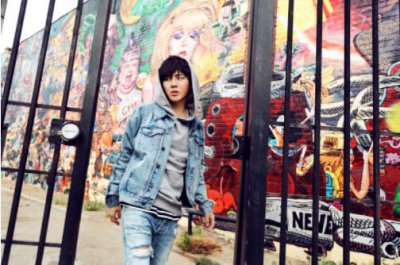 ​李炜发布旅拍写真 美国学习筹备新作品