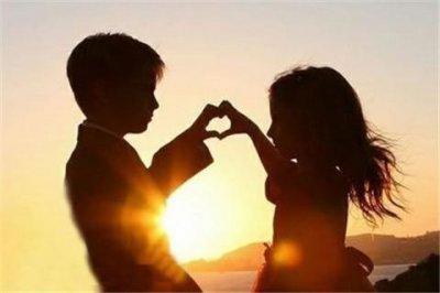 ​跟女朋友找话题聊天怎么做 情侣聊天找什么话题好