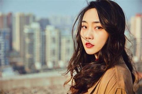 约女生她说不想出去1