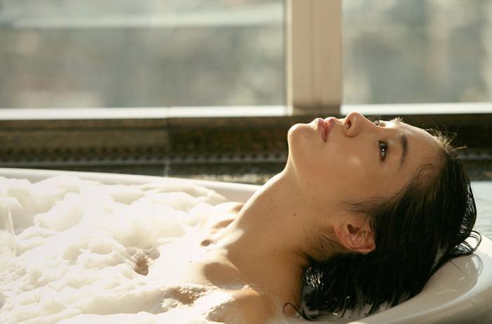 张紫妍再添猛料，富二代因体力不支开辟新玩法，“带着”玩具出门