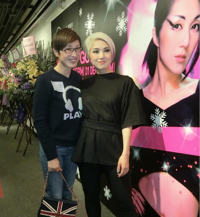 陈法蓉与杨千嬅合影容颜依旧，50岁的她还如此漂亮，年轻时太惊艳