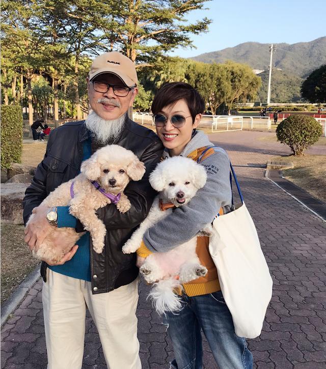 陈法蓉与杨千嬅合影容颜依旧，50岁的她还如此漂亮，年轻时太惊艳