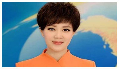 ​央视美女主持李文静，因直播“竖中指”备受争议，今47岁仍无儿女