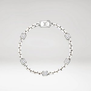 ​奢侈品牌盯上爱珠宝的男人