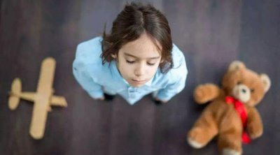 ​女孩被陌生男亲醒，家有女儿，一定牢记5件事