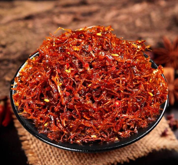 用这种方法做出来的灯影牛肉丝，香辣十足，十分有嚼劲，干净卫生