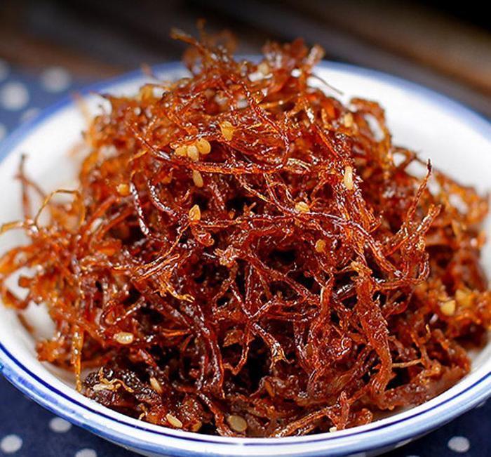 用这种方法做出来的灯影牛肉丝，香辣十足，十分有嚼劲，干净卫生