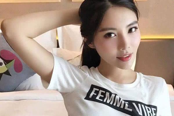 徐冬冬登《男人装》，傲人身材太性感，网友：不愧是“大嫂”