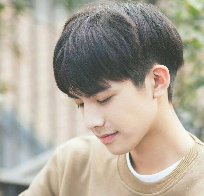 宋威龙感情曝光？为什么女方疑似20岁！