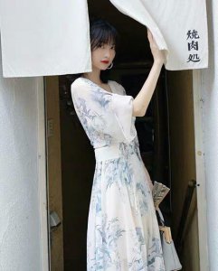 ​女人不仅要有气质，还要“酷”，御姐范穿搭让你气质十足