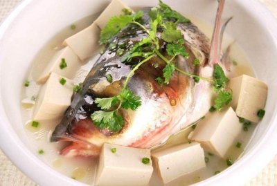 ​鱼头豆腐火锅的制作方法，记住这几点，做法简单，营养又健康！