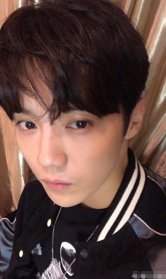 迪丽热巴发型多变愈显俊美，微博互动疑似透露恋情