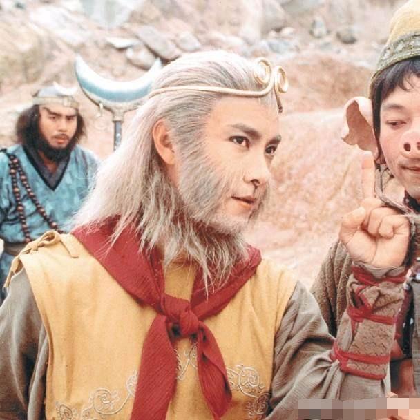 TVB走出来的齐天大圣，一个变成大明星，一个领两个盒饭度日！