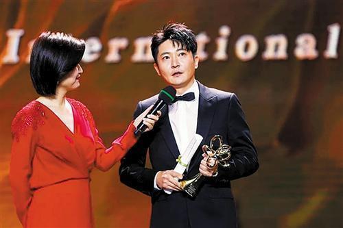 鲍蕾把妹妹介绍郭京飞，两人相识后迅速结婚，现如今14年还很甜蜜