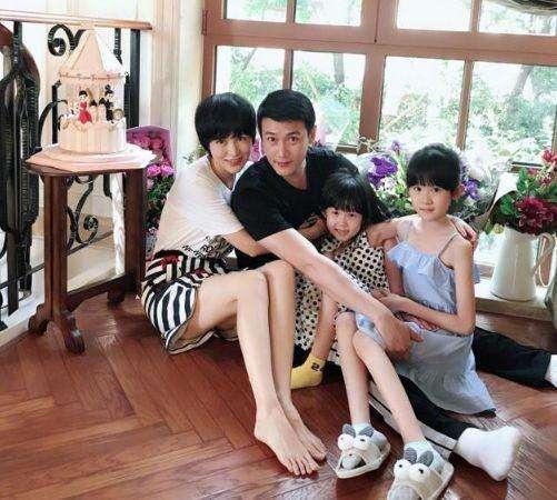 鲍蕾把妹妹介绍郭京飞，两人相识后迅速结婚，现如今14年还很甜蜜