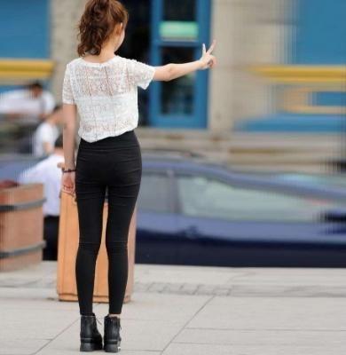 女人穿紧身裤，感觉好身材一年都看不完，一览无余！！