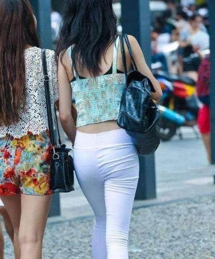 女人穿紧身裤，感觉好身材一年都看不完，一览无余！！