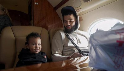 ​范乔丹背后的男人！范弗里特一家私人飞机出行，1岁儿子呆萌可爱