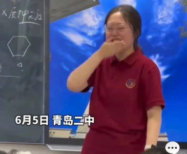 ​哭得比学生还伤心！高考前最后一课，这位99年高三老师火出圈