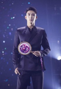 ​迪丽热巴黄景瑜传出恋情绯闻，粉丝要求工作室澄清，却得不到回应