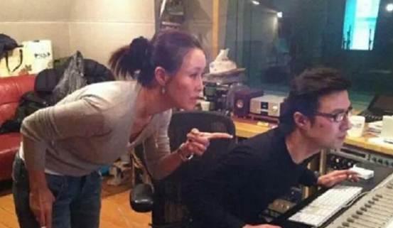 明星抽什么牌子的烟？陈道明万宝路，胡歌中华，汪峰那英是中南海