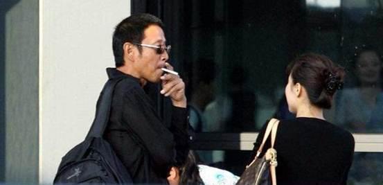 明星抽什么牌子的烟？陈道明万宝路，胡歌中华，汪峰那英是中南海