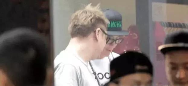 明星抽什么牌子的烟？陈道明万宝路，胡歌中华，汪峰那英是中南海