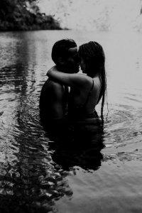 ​异地恋谁更容易提分手?异地恋每天联系会烦吗