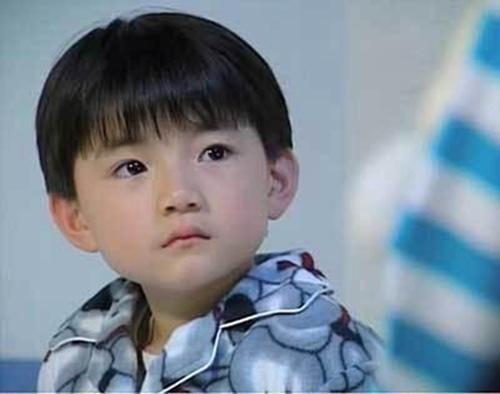 他是整个台湾省的痛, 12岁跟女粉丝谈恋爱, 16年看人被捕