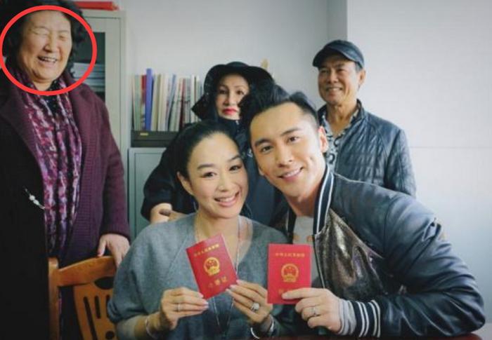 48岁钟丽缇成功怀第四胎？小12岁老公是独子，婆婆希望能多生一些