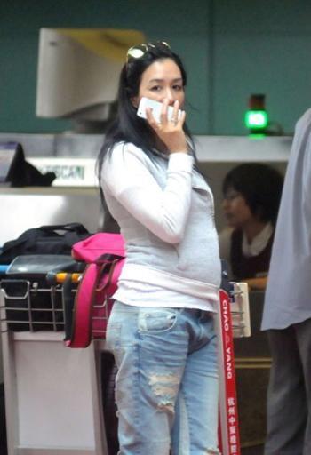 48岁钟丽缇成功怀第四胎？小12岁老公是独子，婆婆希望能多生一些