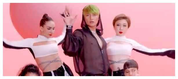 陈志朋为什么走上了妖艳贱货的穿衣风格, 这几年他到底经历了什