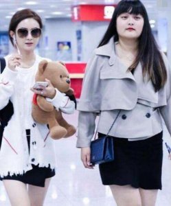 ​娱乐圈唯一一个经纪人比明星还漂亮, 网友: 别干经纪人了, 出道吧