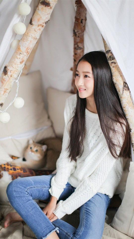 关晓彤班级合影曝光，站的位置和打扮非常低调