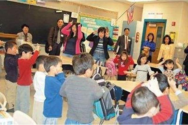 亚洲最发达的国家之一，70%以上都是华人，却很少见中文