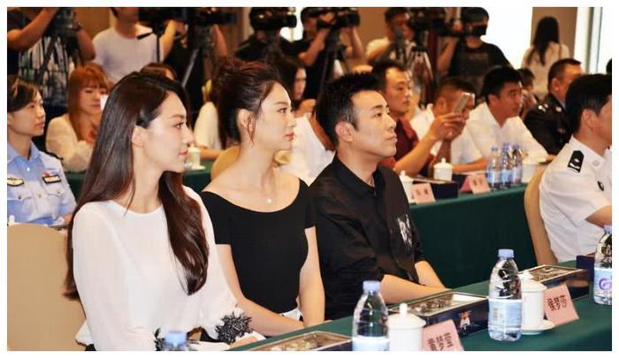 娱乐圈中的特种兵夫妻，二人贯穿整个系列，还有其他关系