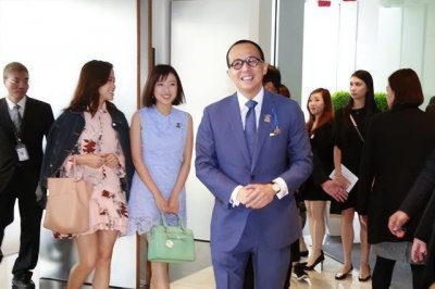 ​郭嘉文为闺蜜庆生！和林凯恩合影显气质，引起网友热议